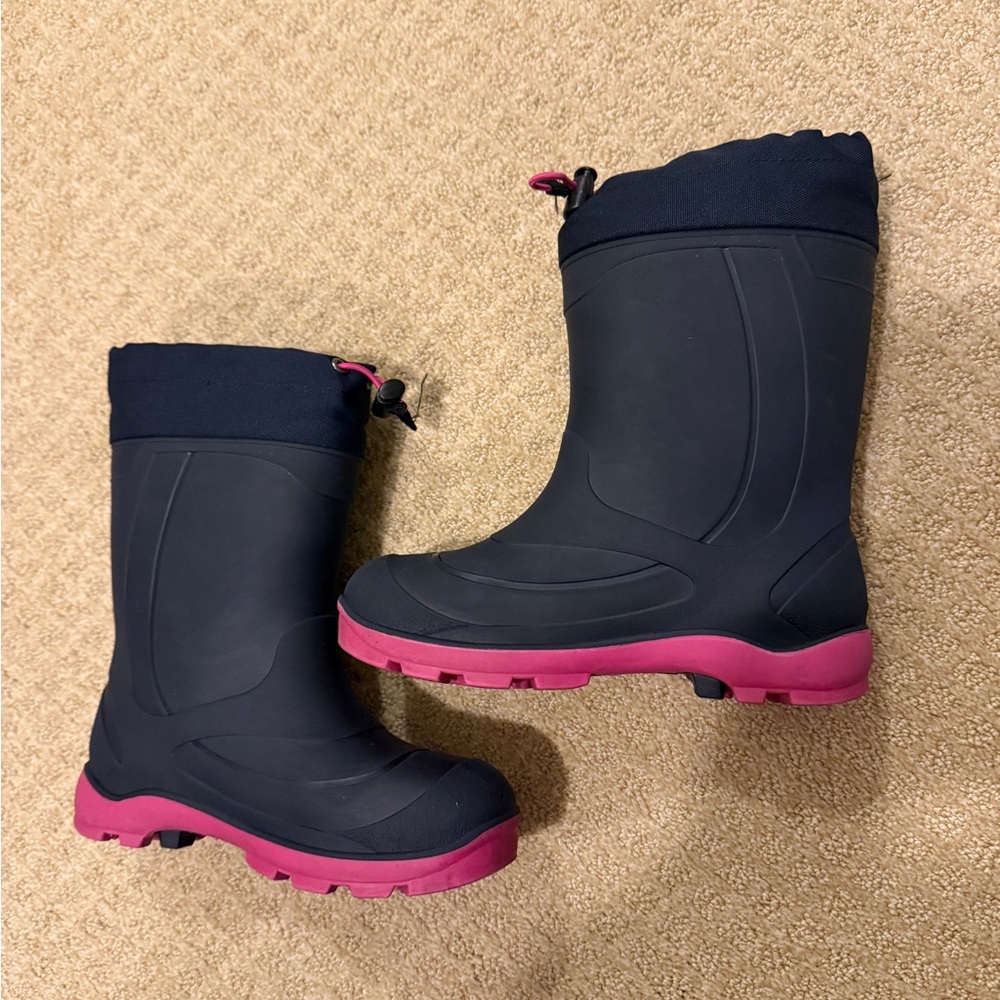 Girls Snow Boats- Fantastic Condition size 2